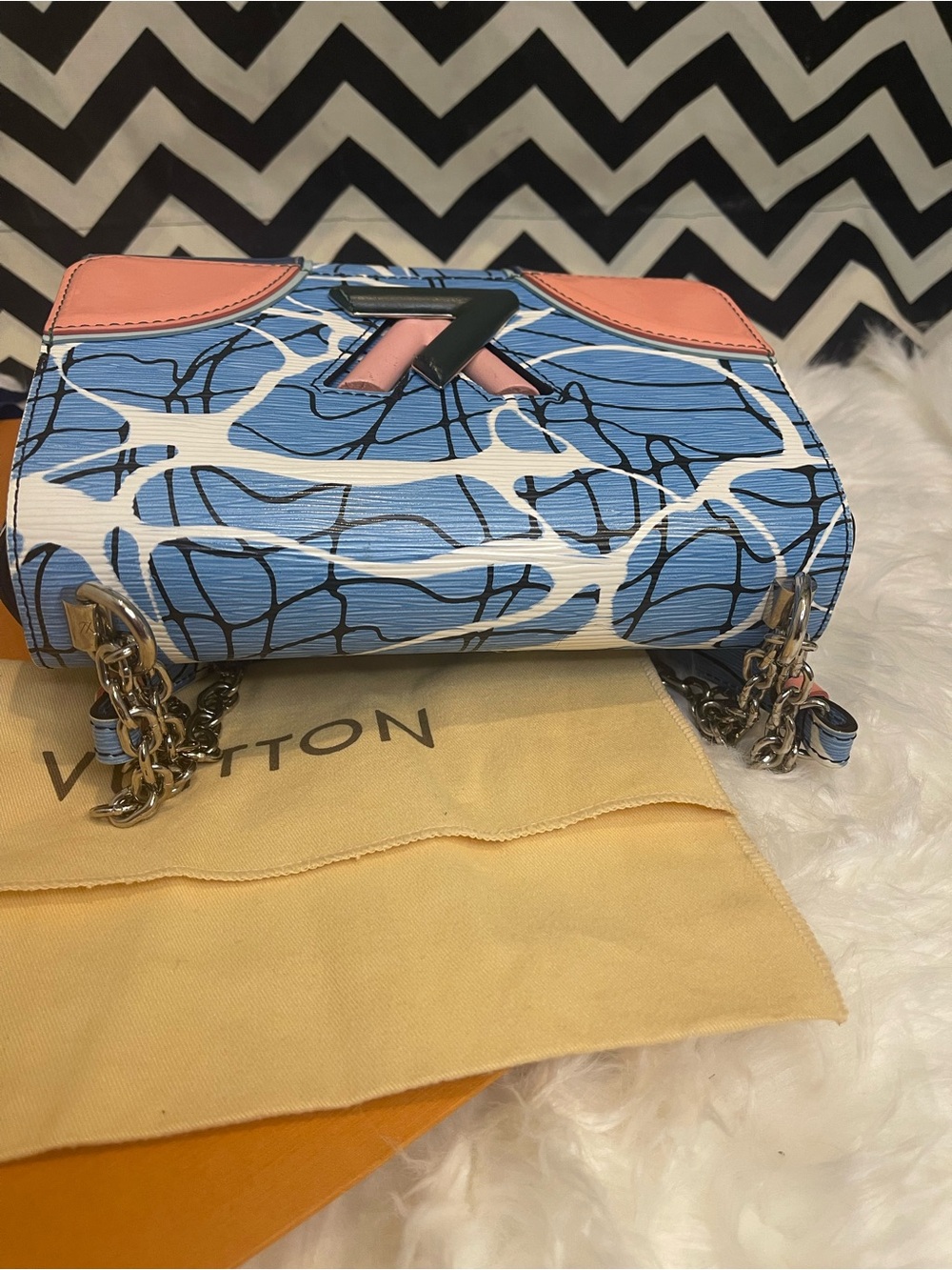 VGUC Louis Vuitton Limited Edition Aqua Epi Twist MM Bag 2016 Cruise Runway SHW - Picture 7 of 16